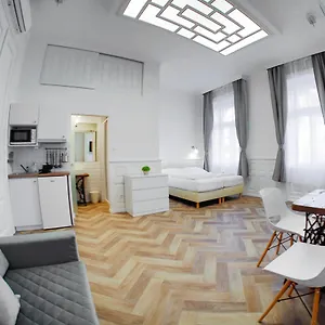 Toni Budapest
